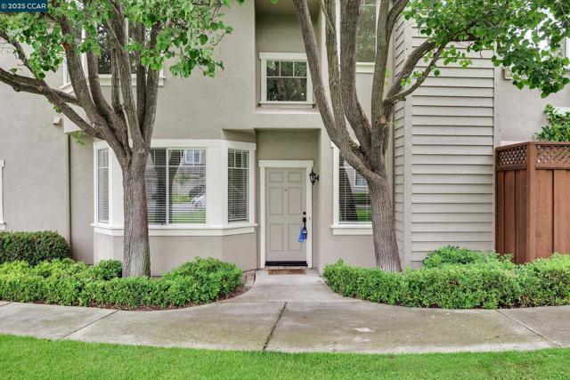 422 Sutton Cir, Danville CA: https://media.crmls.org/mediaz/230d2e7b-5a52-4149-96d2-174bc3fb0608.jpg