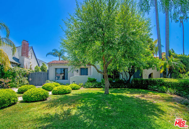 110 S Fuller Avenue, Los Angeles CA: https://media.crmls.org/mediaz/230d46a7-8706-4ae7-9d6c-a76b8db5840c.jpg