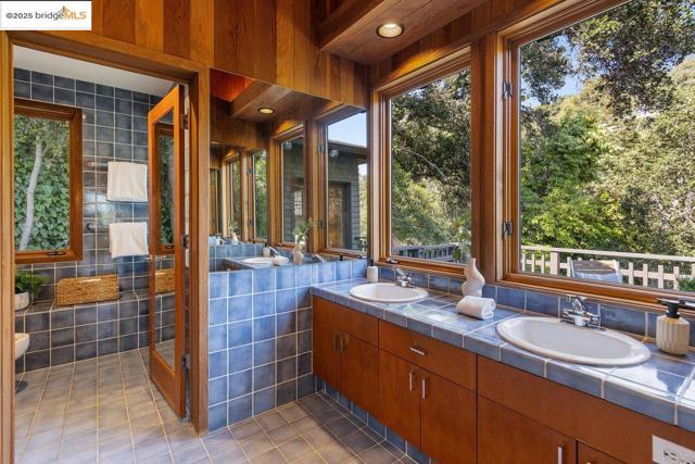 99 Lexford Rd, Piedmont CA: https://media.crmls.org/mediaz/230d5963-81f8-45ee-83de-a51204ec8cb4.jpg