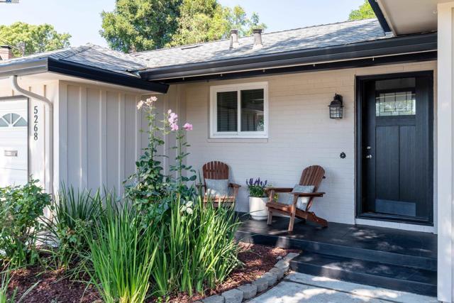 5268 Keeler Ct, Fremont CA: https://media.crmls.org/mediaz/230db215-1dd0-42fc-832e-18566568385d.jpg