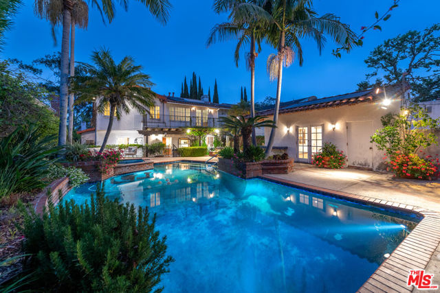 475 S Rodeo Drive, Beverly Hills CA: https://media.crmls.org/mediaz/230de5fc-32fa-4e41-b854-0759f06e6324.jpg