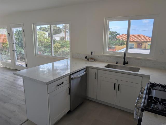 Image 6 of 15 For 1883 Froude Street