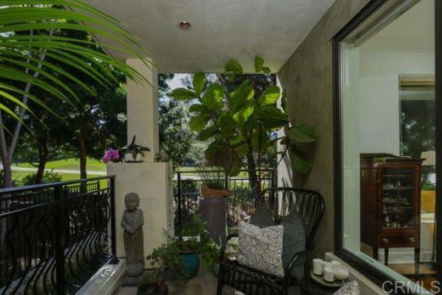 Detail Gallery Image 6 of 15 For 1040 Genter St #205,  La Jolla,  CA 92037 - 3 Beds | 2/1 Baths