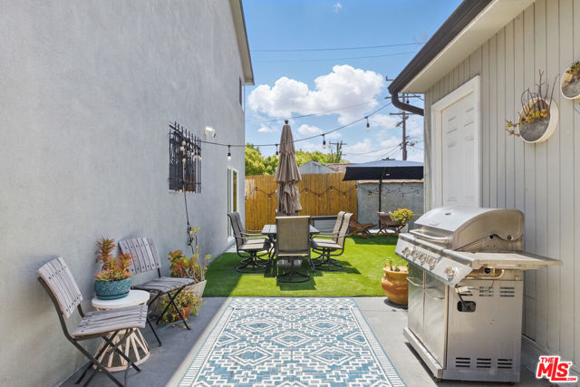 1209 Forest Street, Inglewood CA: https://media.crmls.org/mediaz/230e9d2a-f61f-485a-8118-5f82d066fec2.jpg