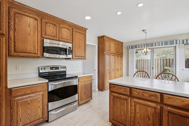 908 Park Pacifica Avenue, Pacifica CA: https://media.crmls.org/mediaz/230fb31f-d960-414d-a5ce-46070b9e0d1f.jpg