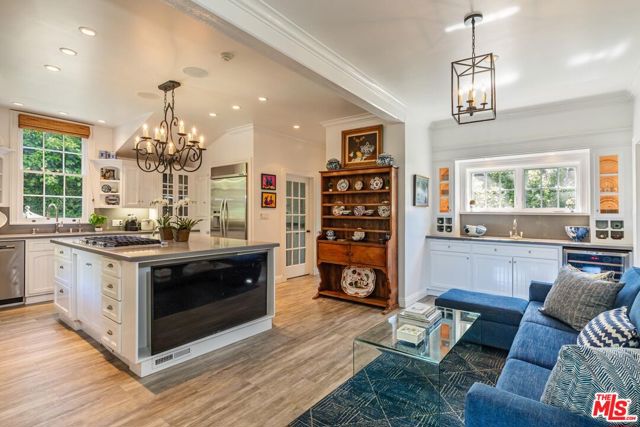 685 Elkins Road, Los Angeles CA: https://media.crmls.org/mediaz/23103c57-ca95-4b08-914f-d3c505b96ebc.jpg