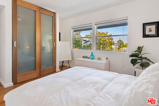 4025 Weslin Avenue, Sherman Oaks CA: https://media.crmls.org/mediaz/23104bad-a545-427a-9fff-da7e6d9d6dcb.jpg