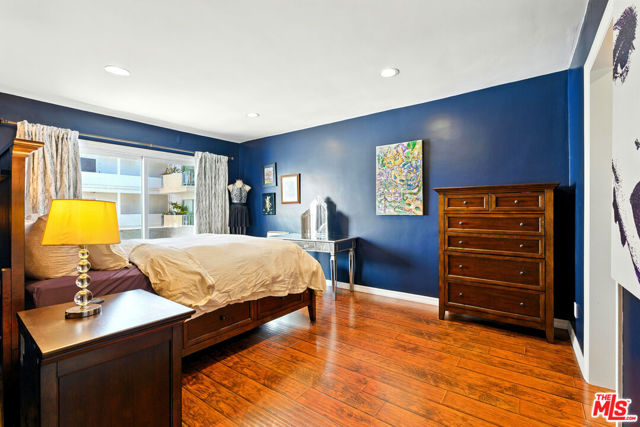 12955 Riverside Drive, Sherman Oaks CA: https://media.crmls.org/mediaz/23106aa1-27f6-4a39-9d67-5fc7f01acbd5.jpg