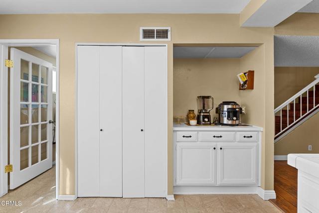 Detail Gallery Image 8 of 34 For 18360 Collins St #L,  Tarzana,  CA 91356 - 2 Beds | 2/1 Baths