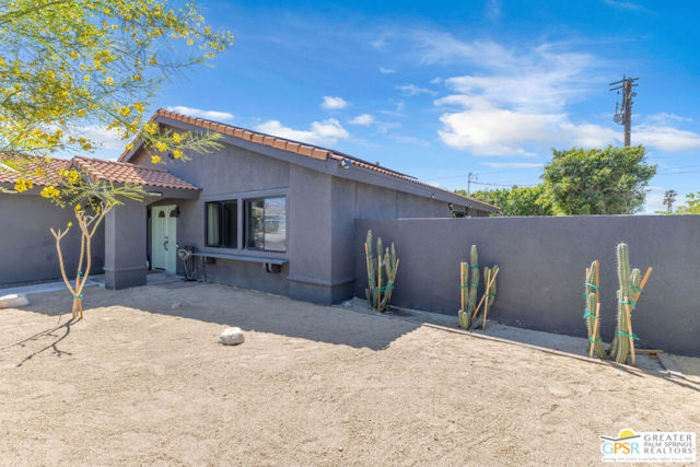 67795 Medano Road, Cathedral City CA: https://media.crmls.org/mediaz/23107eea-06d0-4d76-9823-4968f7151ba2.jpg