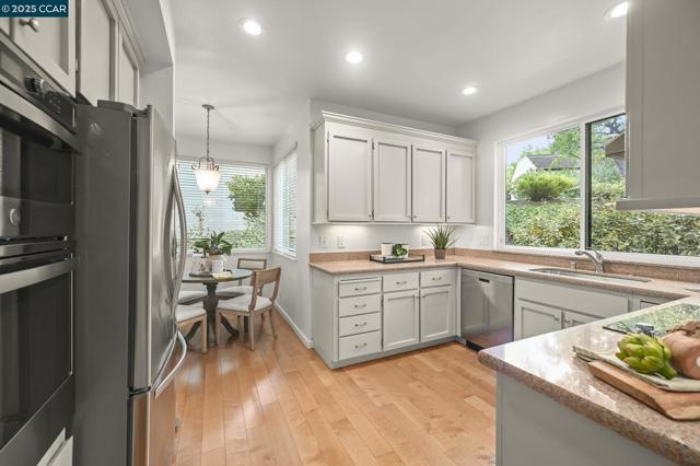 1281 Avenida Sevilla, Walnut Creek CA: https://media.crmls.org/mediaz/2311ab7f-ec45-4472-b00d-ab2cad006126.jpg