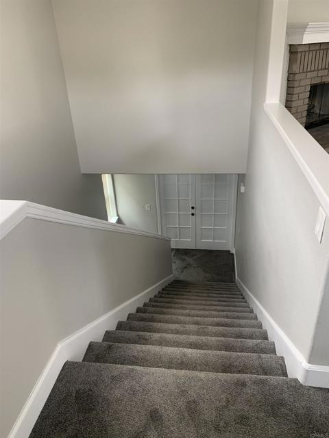 4556 Cove Drive, Carlsbad CA: https://media.crmls.org/mediaz/23126be0-f54f-4d9a-89bd-be1f0a41bf38.jpg