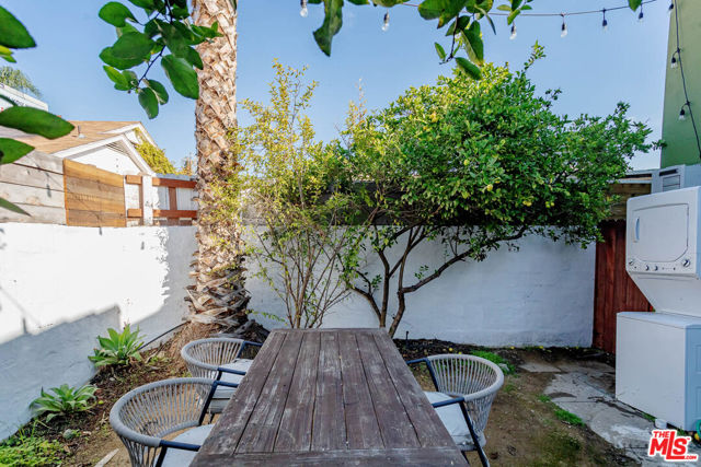 4307 Burns Avenue, Los Angeles CA: https://media.crmls.org/mediaz/231352fd-0435-413e-9df6-c3243bd00317.jpg