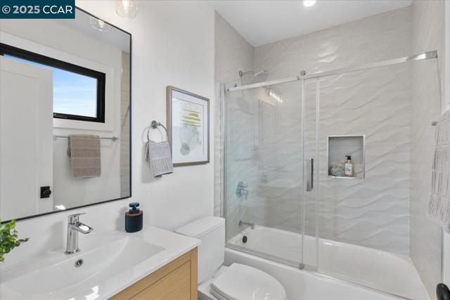 1045 Kains Ave, Albany CA: https://media.crmls.org/mediaz/2313b418-c95a-4d4f-a5fe-06b750556f29.jpg