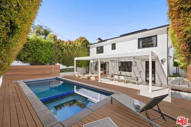 2543 Patricia Avenue, Los Angeles CA: https://media.crmls.org/mediaz/2314e58e-e30e-4dd6-aea4-ddbb50b0d833.jpg