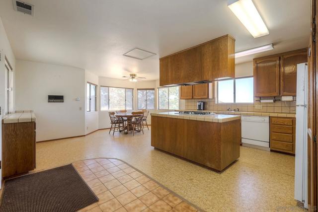 25861 E Old Julian Hwy, Ramona CA: https://media.crmls.org/mediaz/23152b2d-6f28-4233-8e05-efe9380ce815.jpg