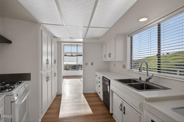 Detail Gallery Image 30 of 79 For 4149 Foothill Rd, Ventura,  CA 93003 - 4 Beds | 3 Baths