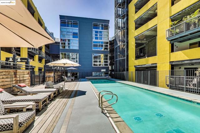 311 Oak St, Oakland CA: https://media.crmls.org/mediaz/231636b5-923c-4f2e-9e57-42590162ff44.jpg