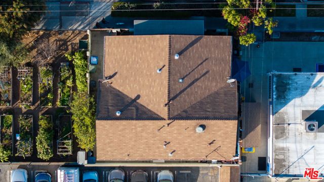 3166 San Marino Street, Los Angeles CA: https://media.crmls.org/mediaz/2316c2c1-82b3-43f5-a40e-06591cbae6ed.jpg