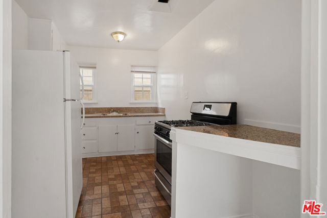 6773 Yucca Street, Los Angeles CA: https://media.crmls.org/mediaz/2317132d-9975-48c7-9ea4-c27bcb1fb02d.jpg