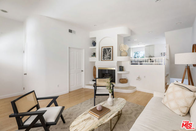 11536 Burbank Boulevard, North Hollywood CA: https://media.crmls.org/mediaz/23171f33-b1e0-4f92-b9e8-f6bf89e3a02e.jpg