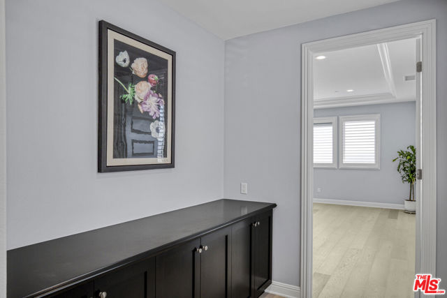 20326 W Liverpool Way, Porter Ranch CA: https://media.crmls.org/mediaz/23172866-243a-4e18-bed8-82972fd4bb9e.jpg