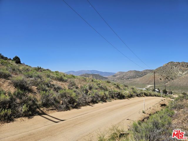 0 Pine Grove Dr, Tehachapi CA: https://media.crmls.org/mediaz/231745a8-e77b-4b47-9391-840930dac06a.jpg