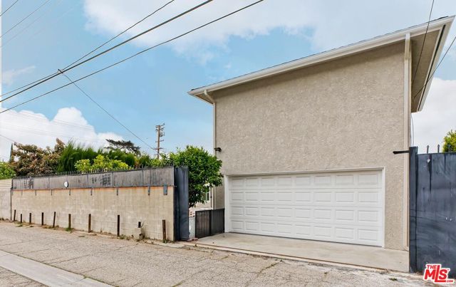 4307 Keystone Avenue, Culver City CA: https://media.crmls.org/mediaz/23176066-e1bd-43d3-a26d-882bdc306ced.jpg