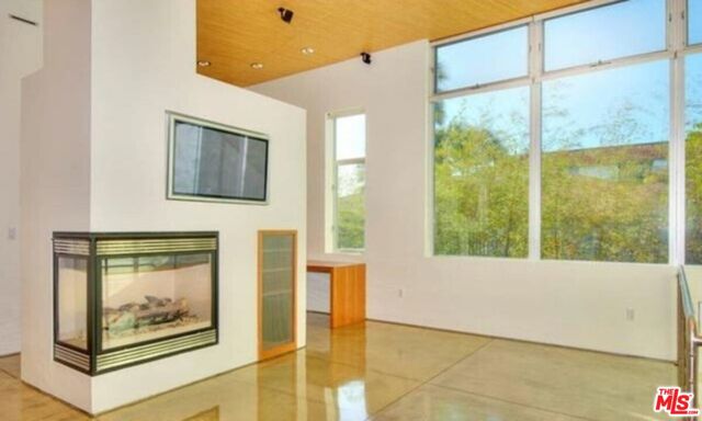 2452 Penmar Avenue, Venice CA: https://media.crmls.org/mediaz/23179996-cd91-4e3d-ab86-bb31ff8306fc.jpg