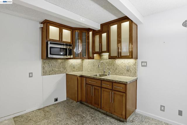 Image 33 of 48 For 2550 Damuth St