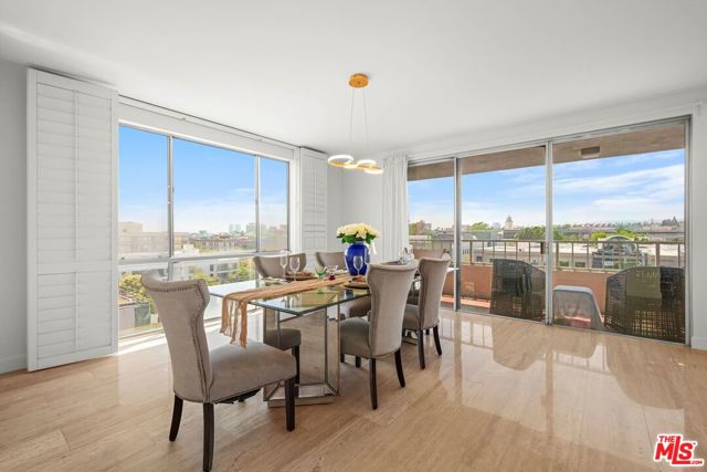 339 N Palm Drive, Beverly Hills CA: https://media.crmls.org/mediaz/23185b3b-7a9e-4b23-8129-4676e2a52640.jpg