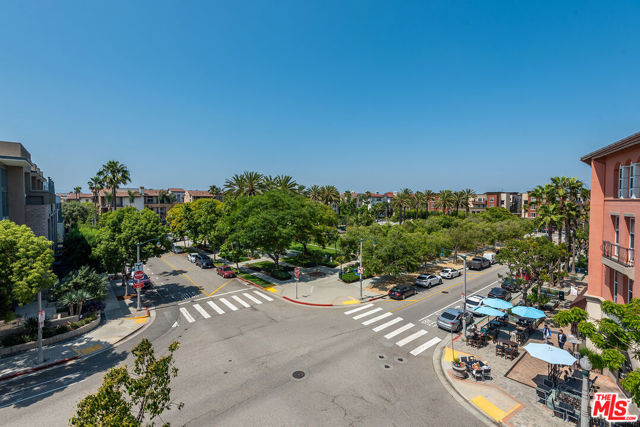 13044 Pacific, Playa Vista CA: https://media.crmls.org/mediaz/23188b81-23a4-47a0-8b31-5e1de6778b30.jpg