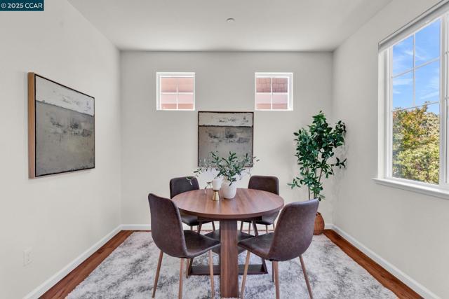 6983 Alamo Creek Trl, Dublin CA: https://media.crmls.org/mediaz/2318c4e6-0c16-4003-b5d6-3145b9d74a1e.jpg