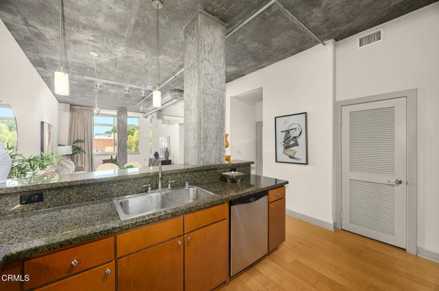840 E Green Street, Pasadena CA: https://media.crmls.org/mediaz/23193a92-a9ab-4b1d-b656-fe3ed7f24a24.jpg
