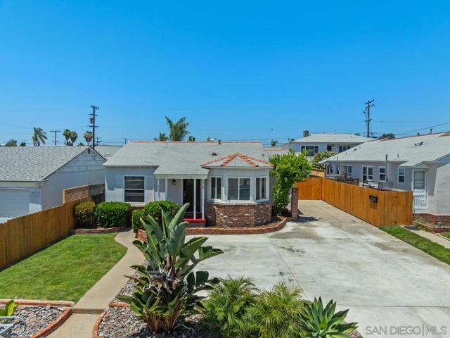 6926 28 Amherst St, San Diego CA: https://media.crmls.org/mediaz/23199758-bf0c-439e-86b4-092a4e1b1759.jpg