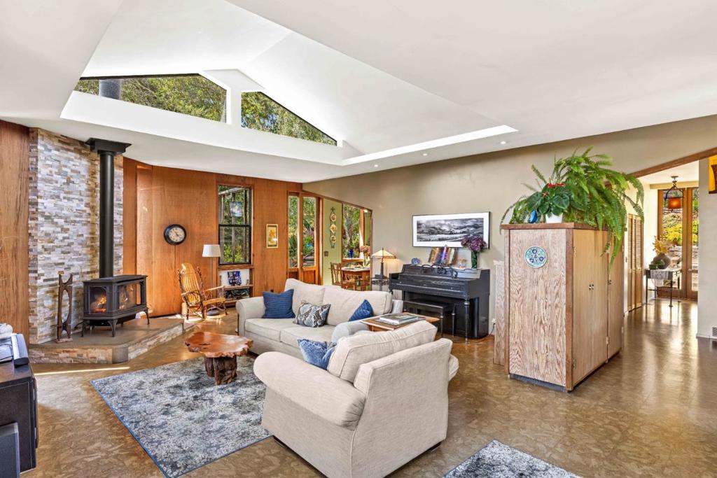 3405 Rio Road