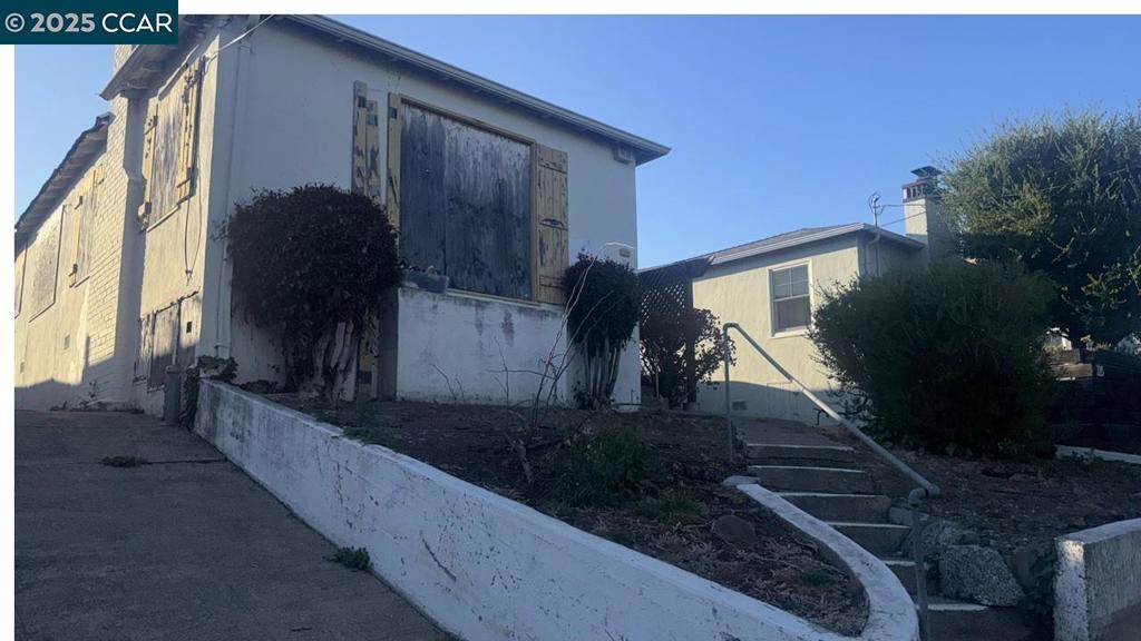 2207 17TH AVE