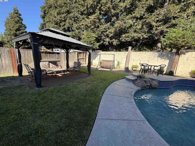 10342 Mono Ct, Stockton CA: https://media.crmls.org/mediaz/231a0af0-0901-4f71-b2ad-59cf75c74880.jpg