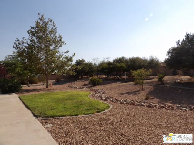 6950 Oak View Court, Oak Hills CA: https://media.crmls.org/mediaz/231a2311-c232-41f5-a609-9445444e4c67.jpg