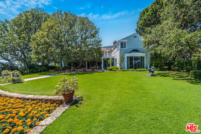 11080 Chalon Road, Los Angeles CA: https://media.crmls.org/mediaz/231a9d74-f679-429e-bf5c-91058c5c8a71.jpg