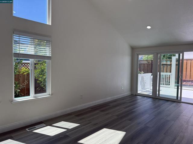 797 Orinda Ct, Fairfield CA: https://media.crmls.org/mediaz/231b4bf1-8b12-4db1-9fb3-2e979d05baed.jpg