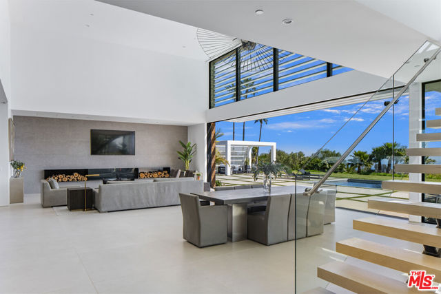 5601 Kanan Dume Road, Malibu CA: https://media.crmls.org/mediaz/231c1eb4-0f3f-43ef-8569-442476fa3f71.jpg