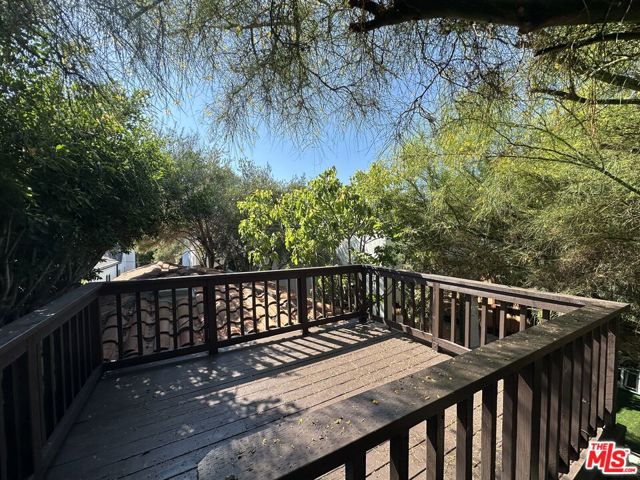 636 N Curson Avenue, Los Angeles CA: https://media.crmls.org/mediaz/231c3991-6b83-480f-a316-0b5e6f162f89.jpg