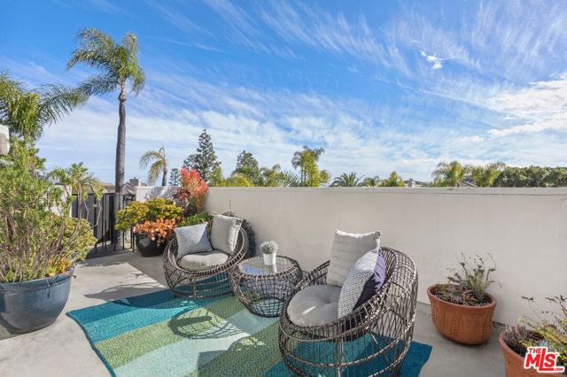 12320 Ridge Circle, Los Angeles CA: https://media.crmls.org/mediaz/231c557b-b978-4ff6-b436-13c9d2f5b599.jpg