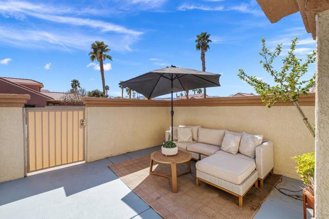 76892 Joetta Place, Palm Desert CA: https://media.crmls.org/mediaz/231c58ac-d5a8-46ba-a15f-1579a671994d.jpg