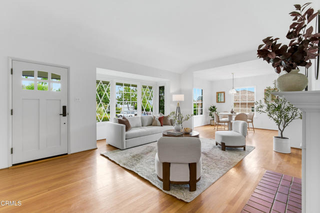 Detail Gallery Image 2 of 18 For 4563 Loma Vista Dr, La Canada Flintridge,  CA 91011 - 4 Beds | 2 Baths