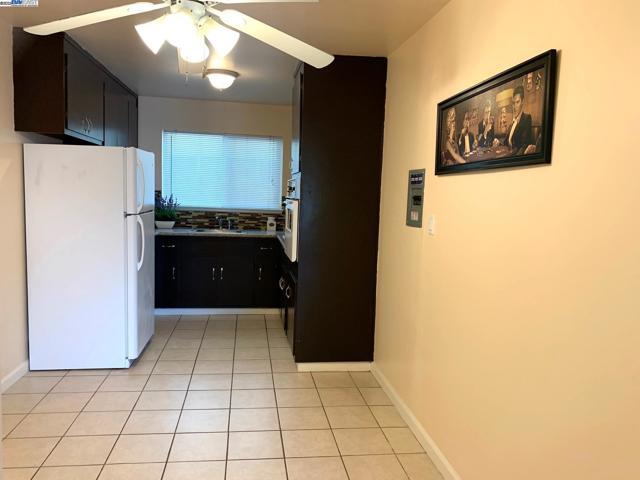 20240 Wisteria St, Castro Valley CA: https://media.crmls.org/mediaz/231cb6d9-1ccf-4bb9-9099-093790947cfd.jpg