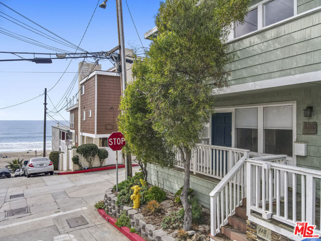 115 44th Street, Manhattan Beach CA: https://media.crmls.org/mediaz/231d599a-cd69-4925-80fa-31e00349bad4.jpg