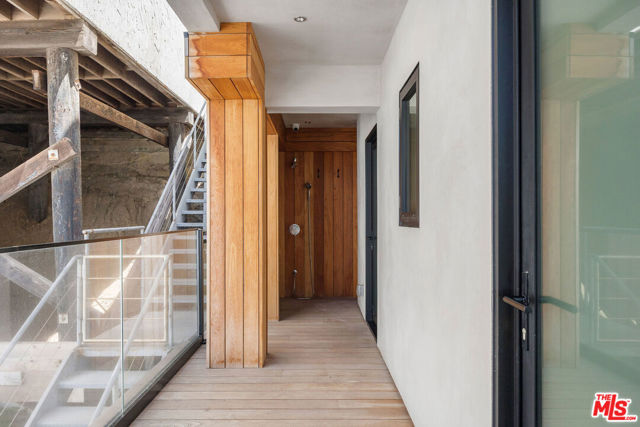 24818 Malibu Road, Malibu CA: https://media.crmls.org/mediaz/231d85e1-c14d-4f03-9fb2-4a2996777305.jpg