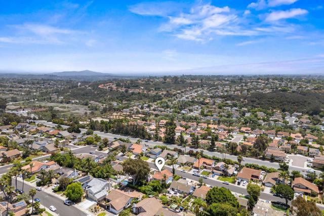 2702 Jacaranda Avenue, Carlsbad CA: https://media.crmls.org/mediaz/231d9a17-87f1-4085-ac30-1316cd96a00d.jpg